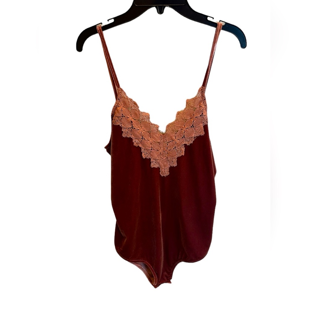 BLUSH NOIR Dark Pink Velvet Lace Bodysuit Size Large New with Tags
